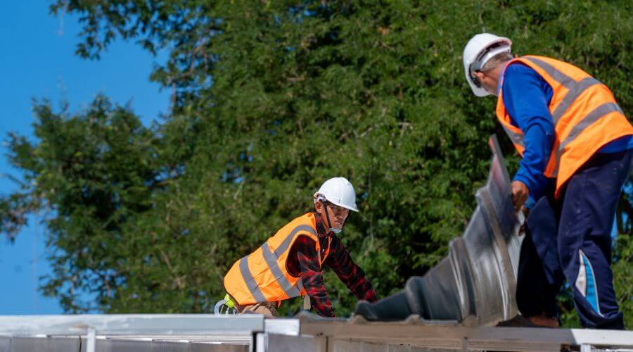 Professional gutter cleaning in Winamac, IN